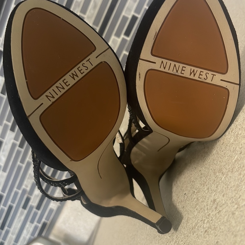Nine West Strappy peep toe heels size 8 NWOT - Picture 5 of 5